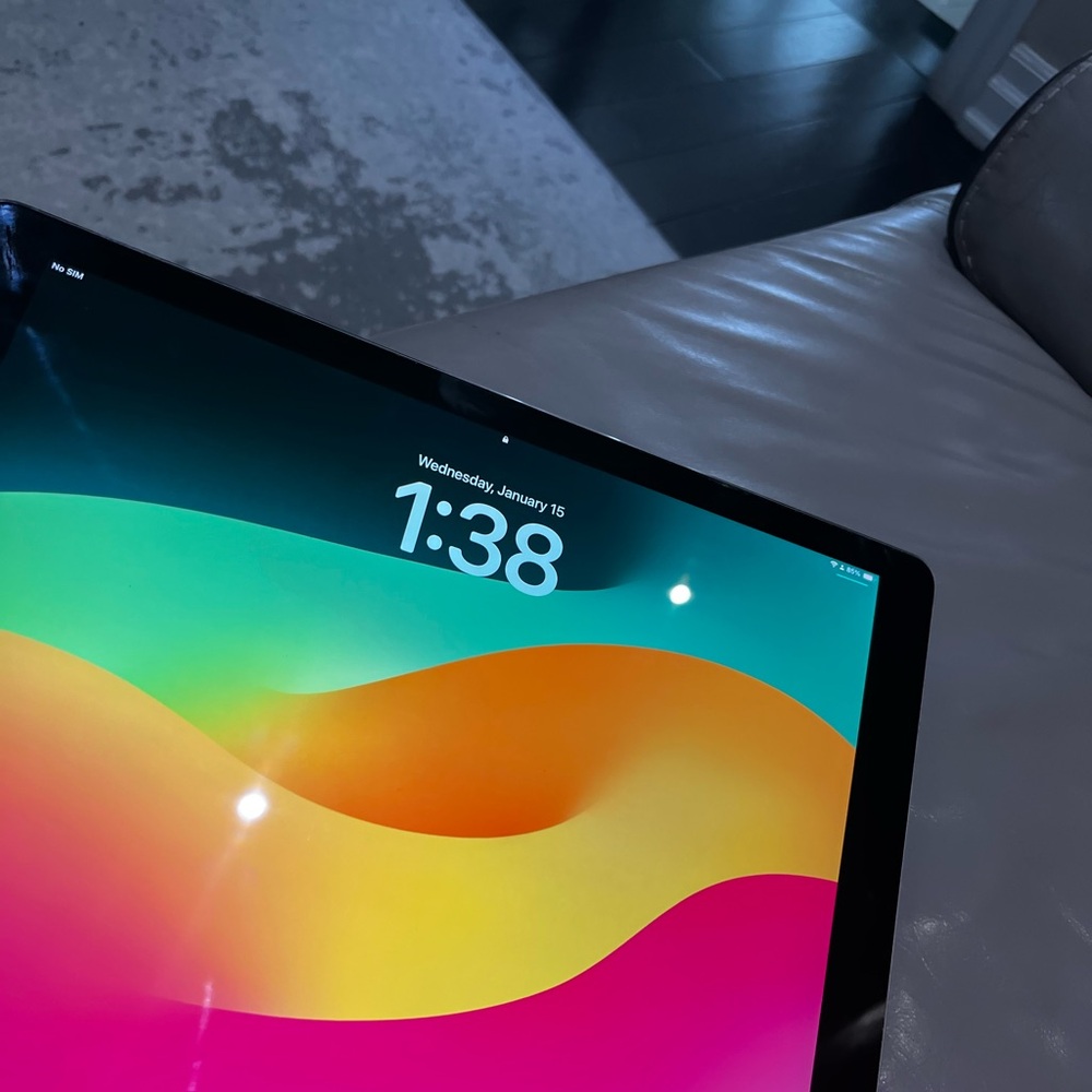 IPad second generation with Black Wireless Tablet Keyboard